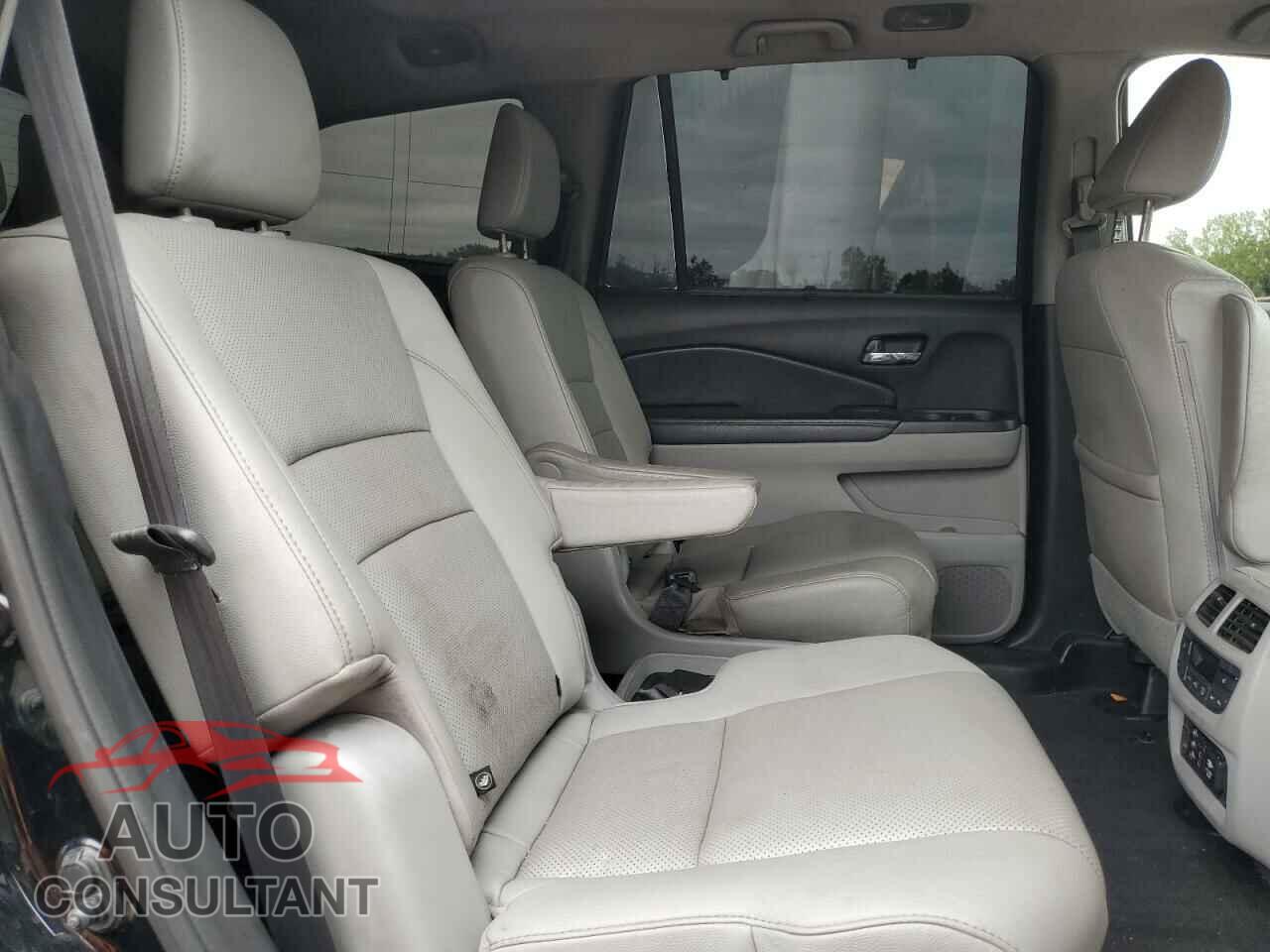HONDA PILOT 2017 - 5FNYF6H06HB007167
