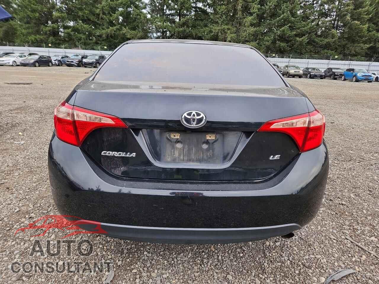 TOYOTA COROLLA 2018 - 5YFBURHE0JP815212