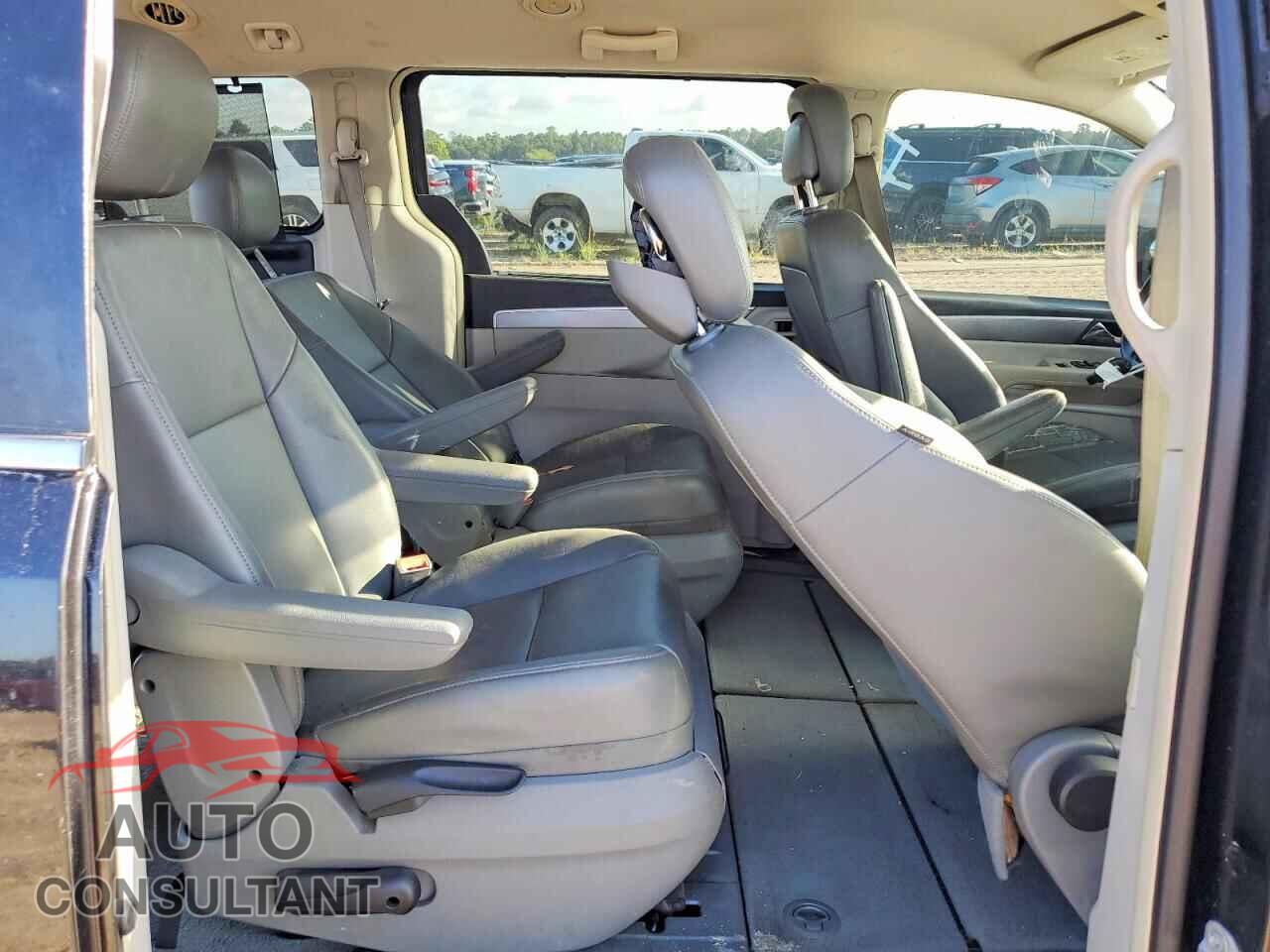 VOLKSWAGEN ROUTAN 2011 - 2V4RW3DGXBR803038