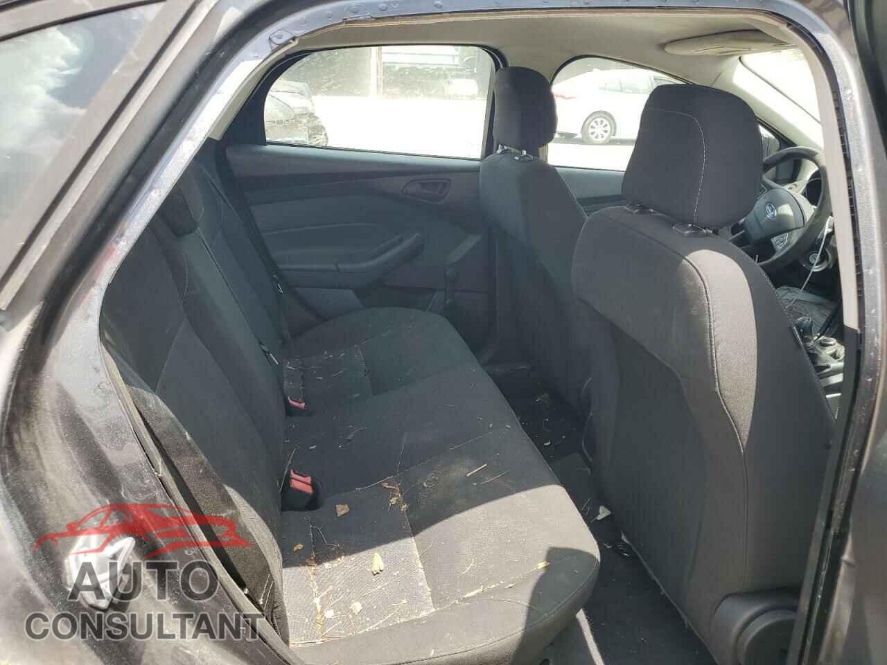 FORD FOCUS 2015 - 1FADP3E20FL200401