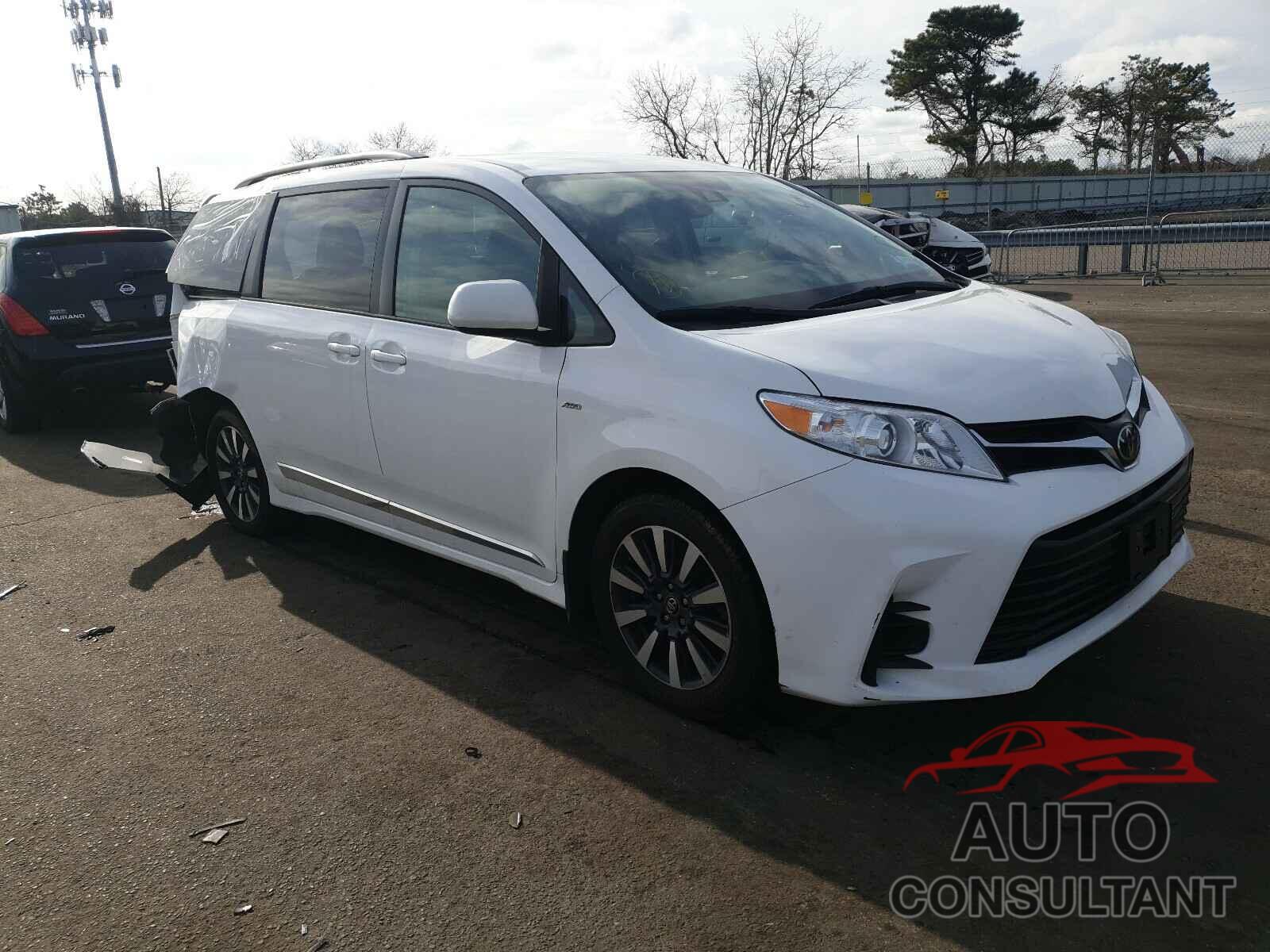 TOYOTA SIENNA 2018 - 5TDJZ3DC2JS191192