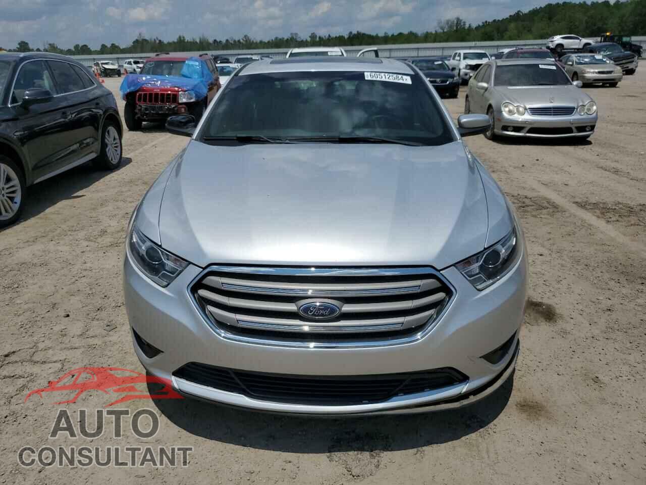 FORD TAURUS 2018 - 1FAHP2E89JG129202