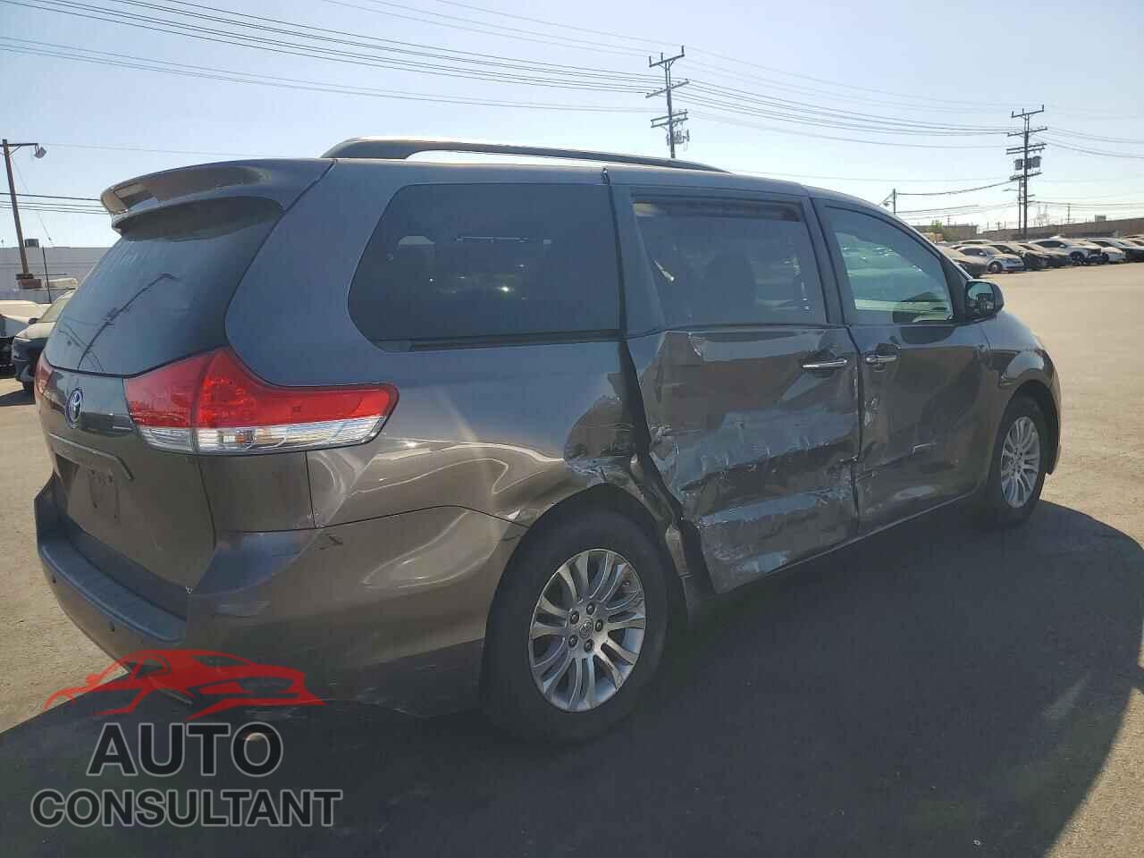 TOYOTA SIENNA 2011 - 5TDYK3DC4BS049320