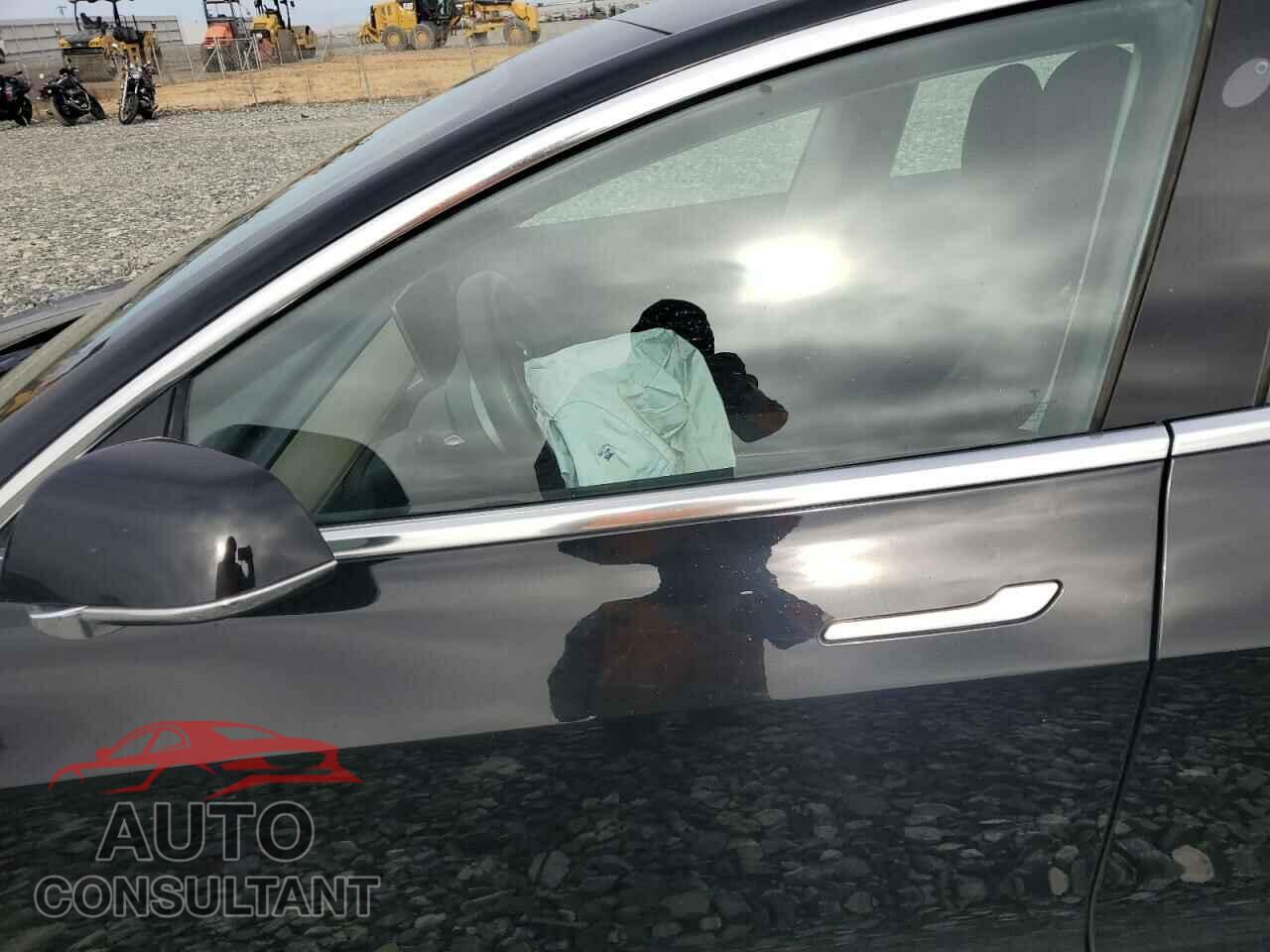 TESLA MODEL 3 2019 - 5YJ3E1EB4KF385582