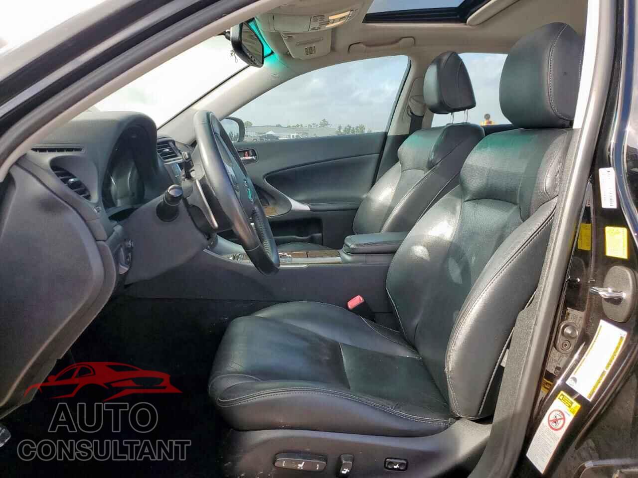 LEXUS IS 2011 - JTHBF5C24B5131826