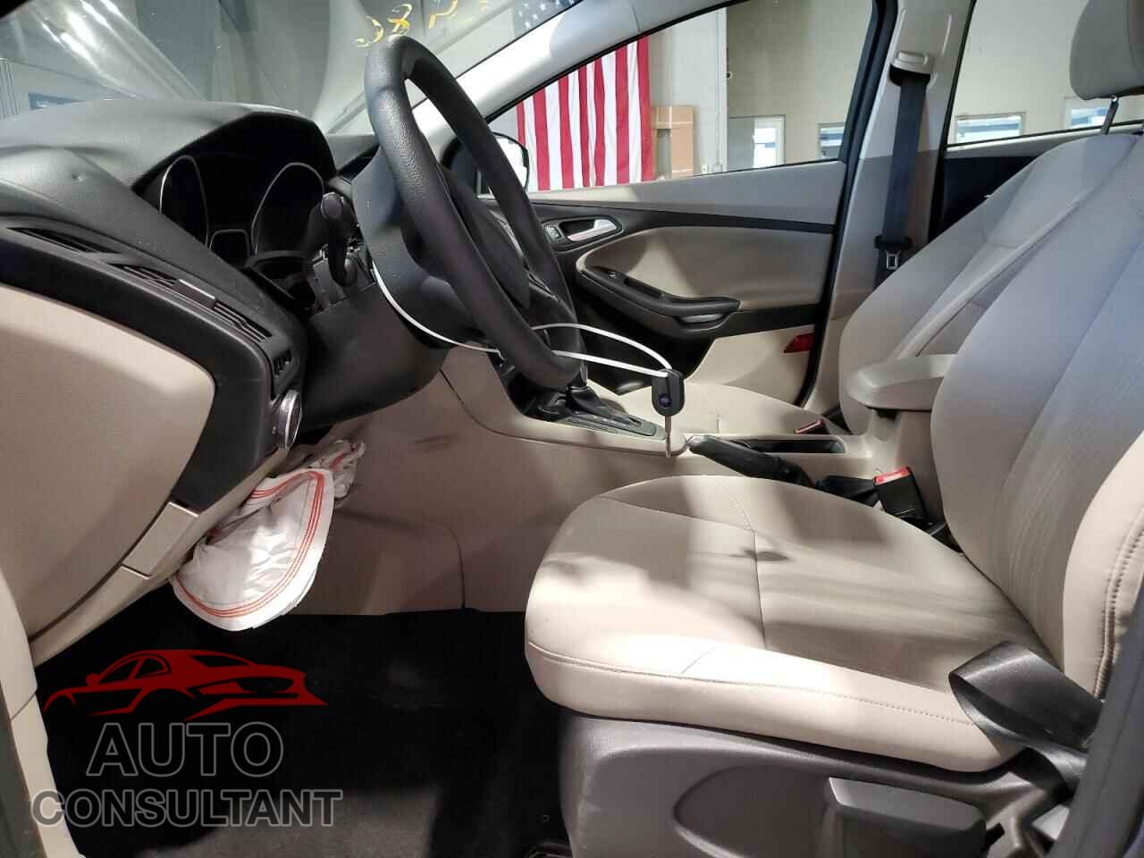 FORD FOCUS 2015 - 1FADP3F26FL330486