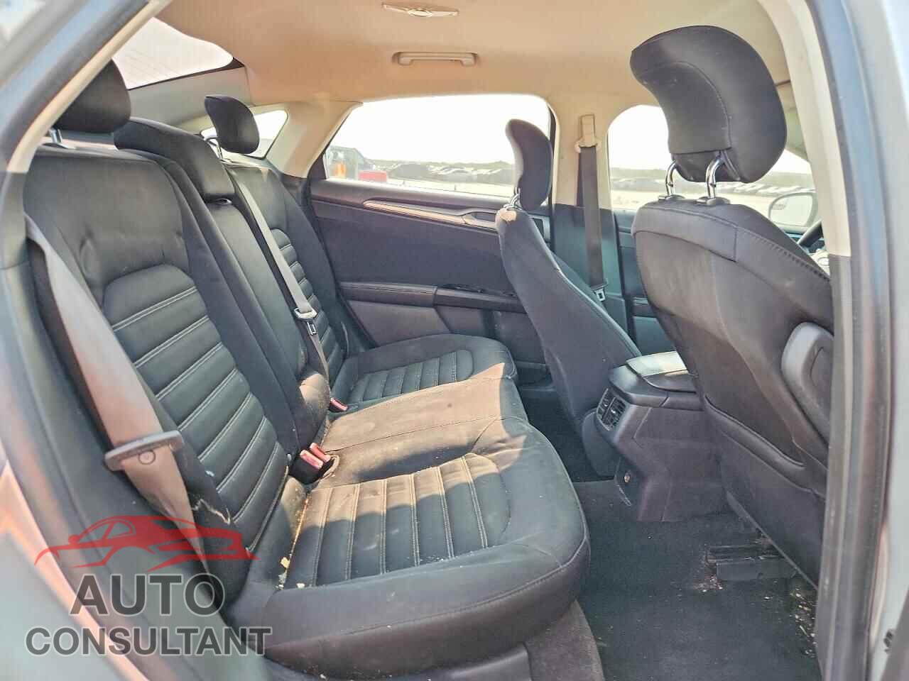 FORD FUSION 2015 - 1FA6P0H75F5104296