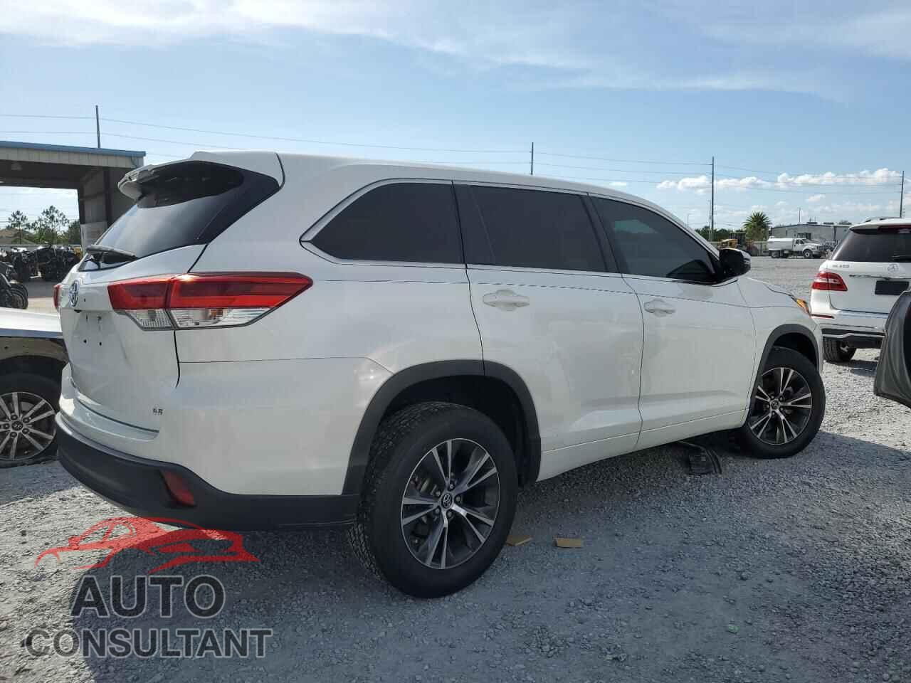 TOYOTA HIGHLANDER 2018 - 5TDZZRFH0JS240436