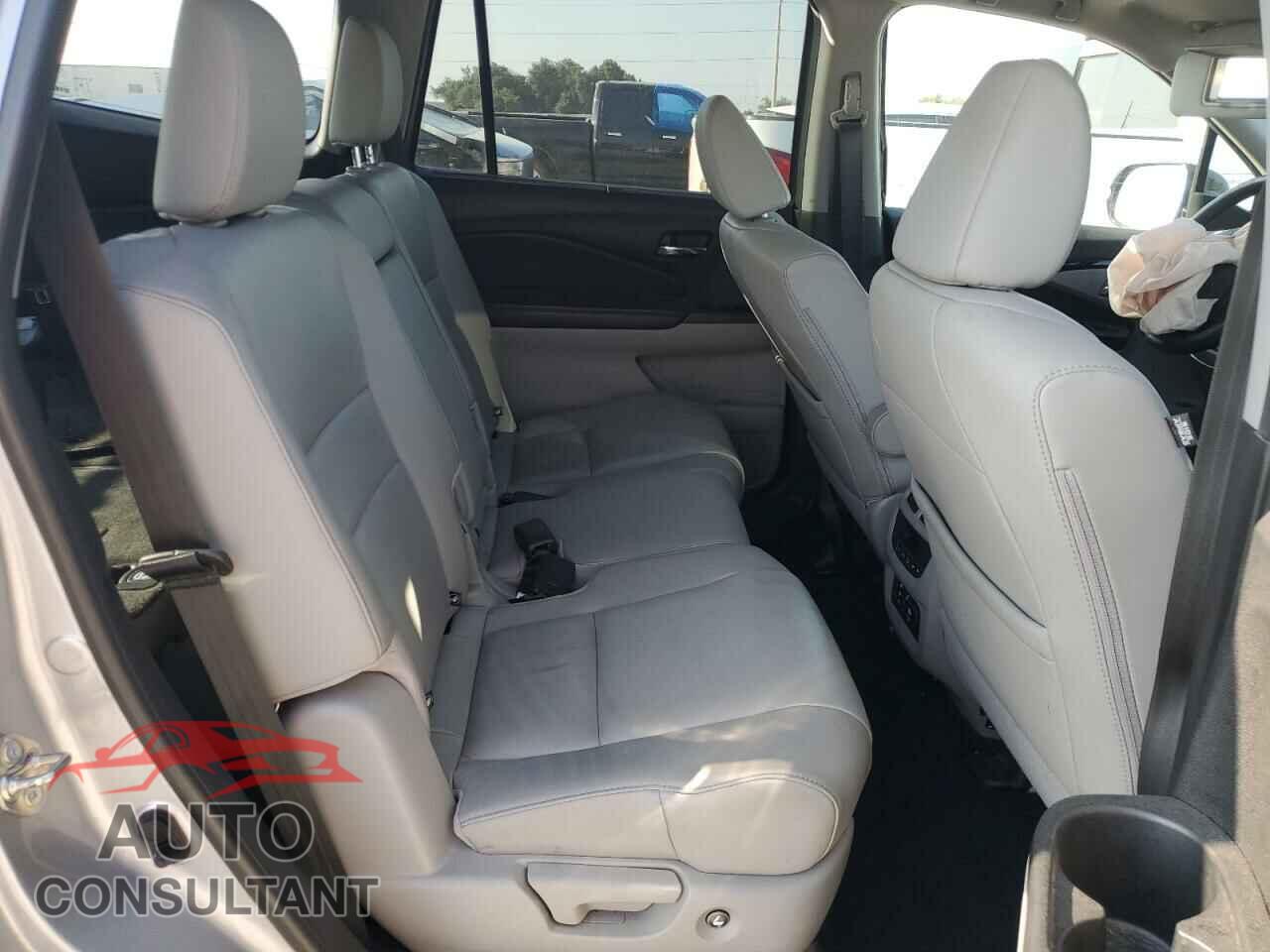 HONDA PILOT 2018 - 5FNYF5H91JB014221