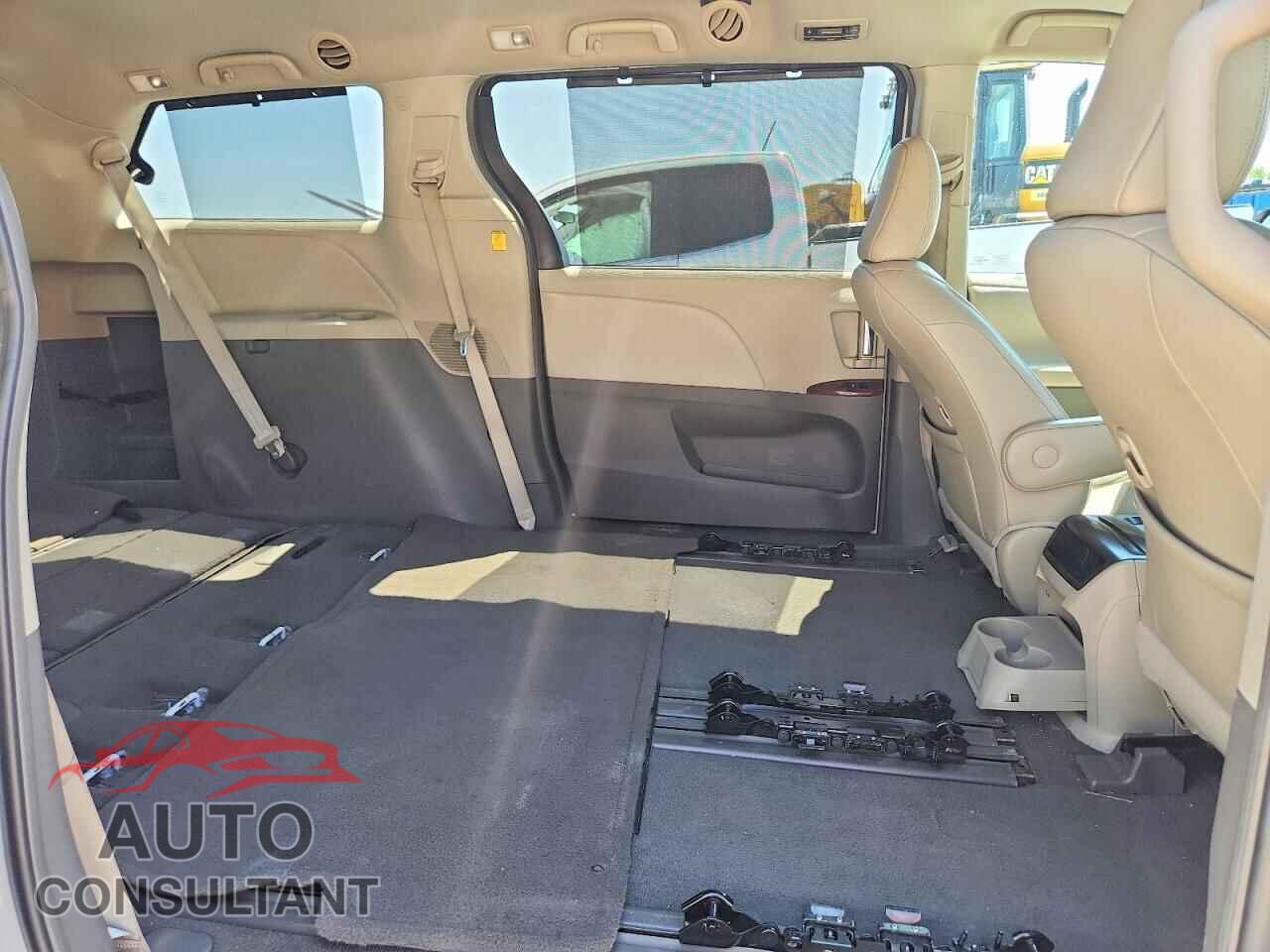 TOYOTA SIENNA 2011 - 5TDYK3DC2BS101446