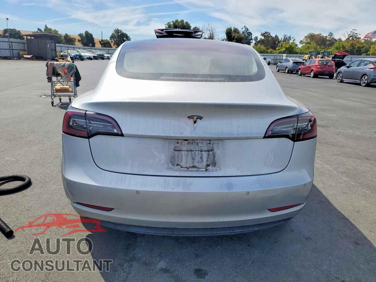 TESLA MODEL 3 2018 - 5YJ3E1EA2JF016676