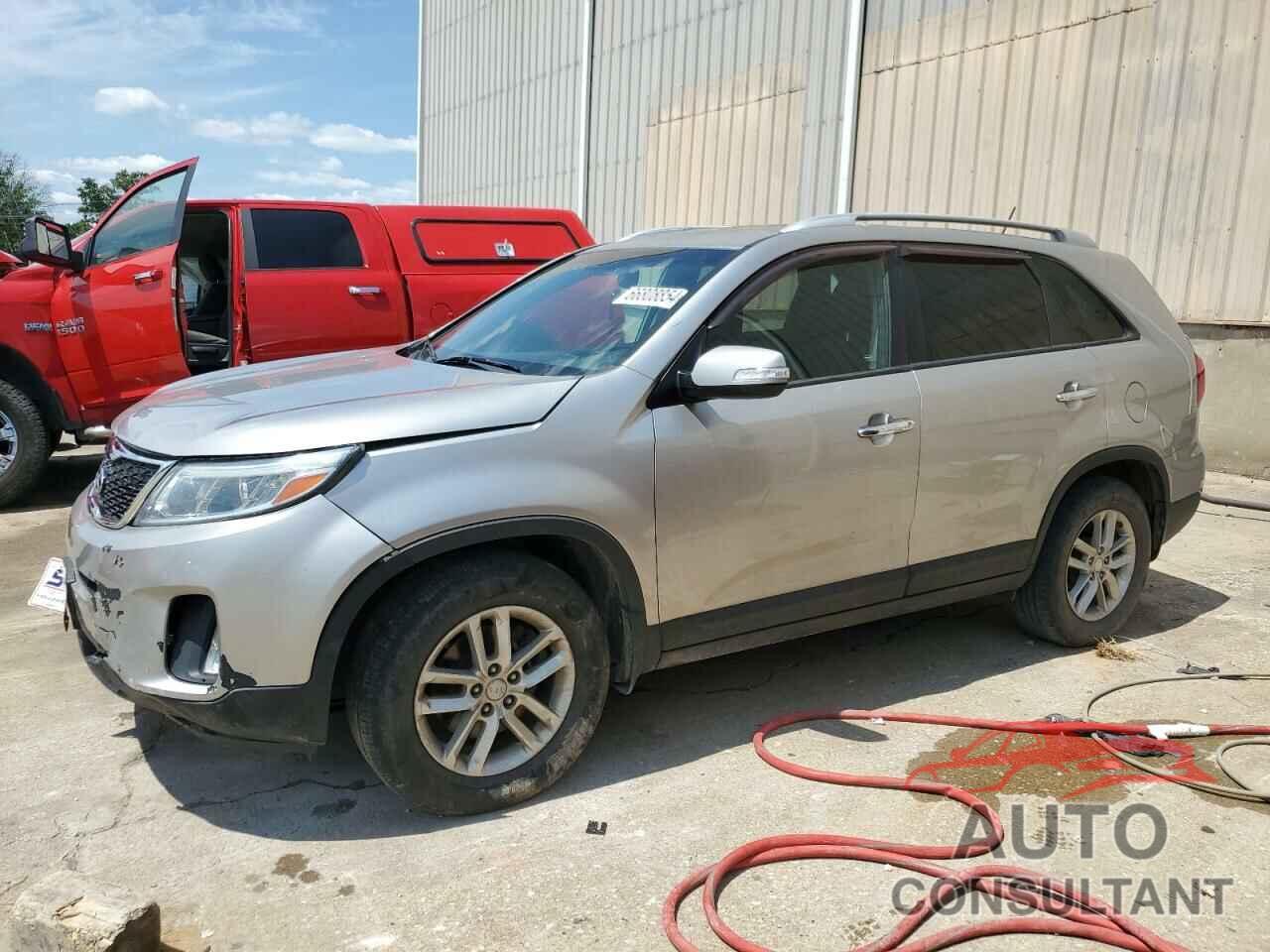 KIA SORENTO 2015 - 5XYKT4A60FG655501