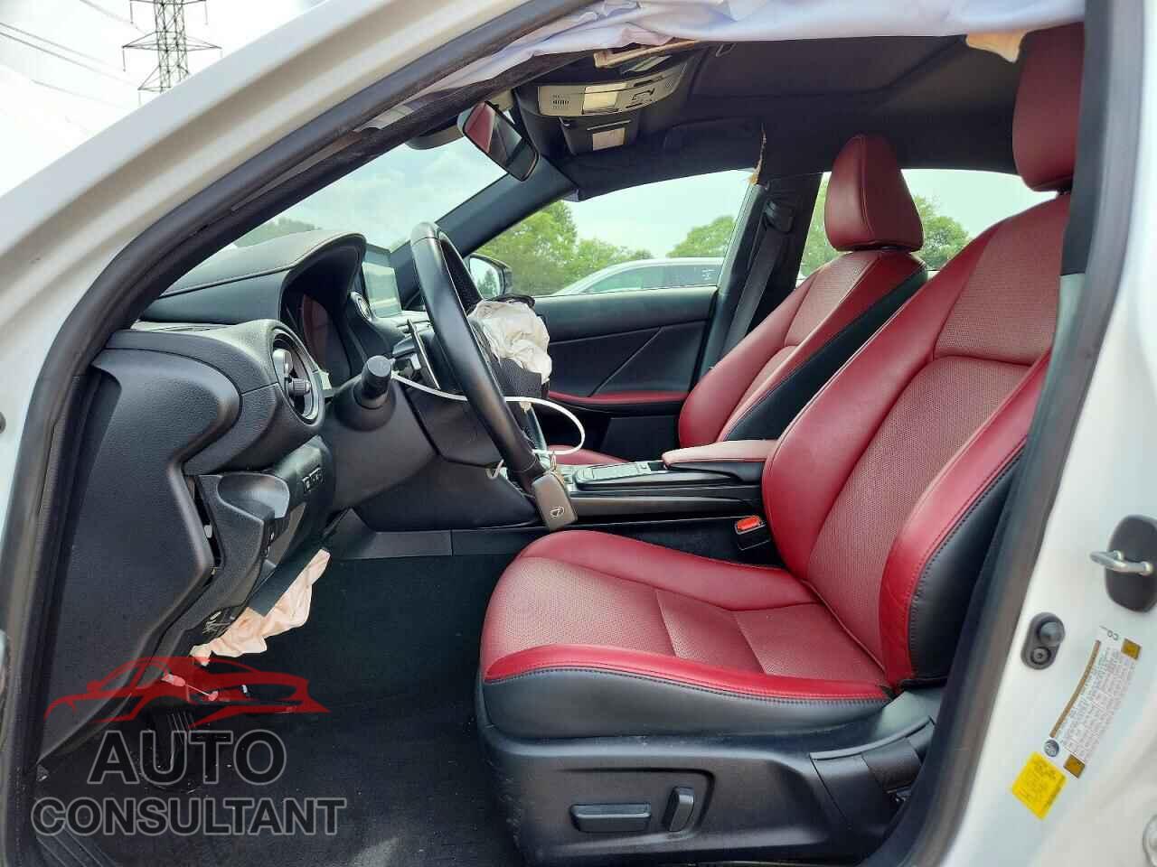 LEXUS IS 2024 - JTHBA1D20R5130544