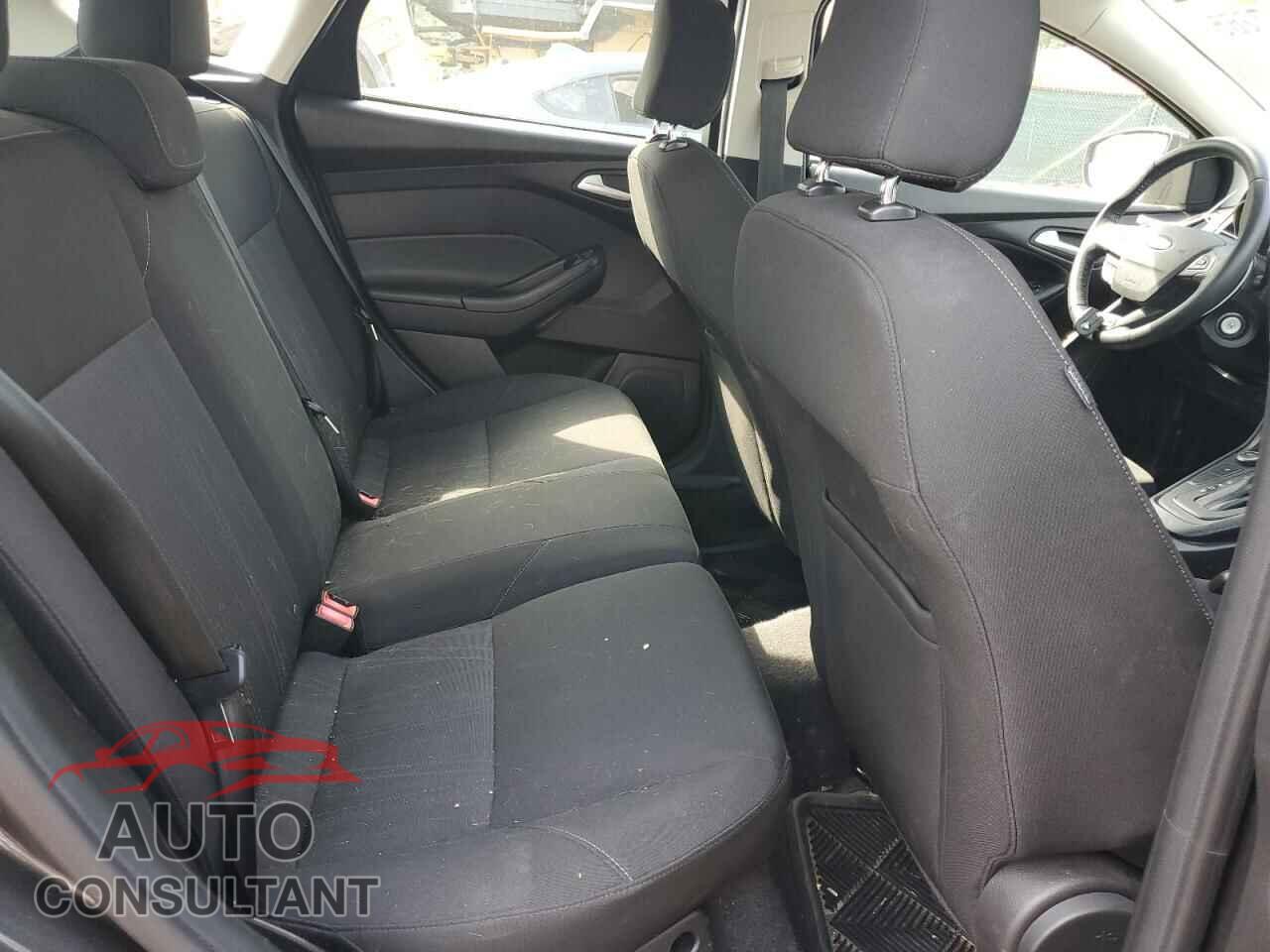 FORD FOCUS 2015 - 1FADP3K2XFL292427