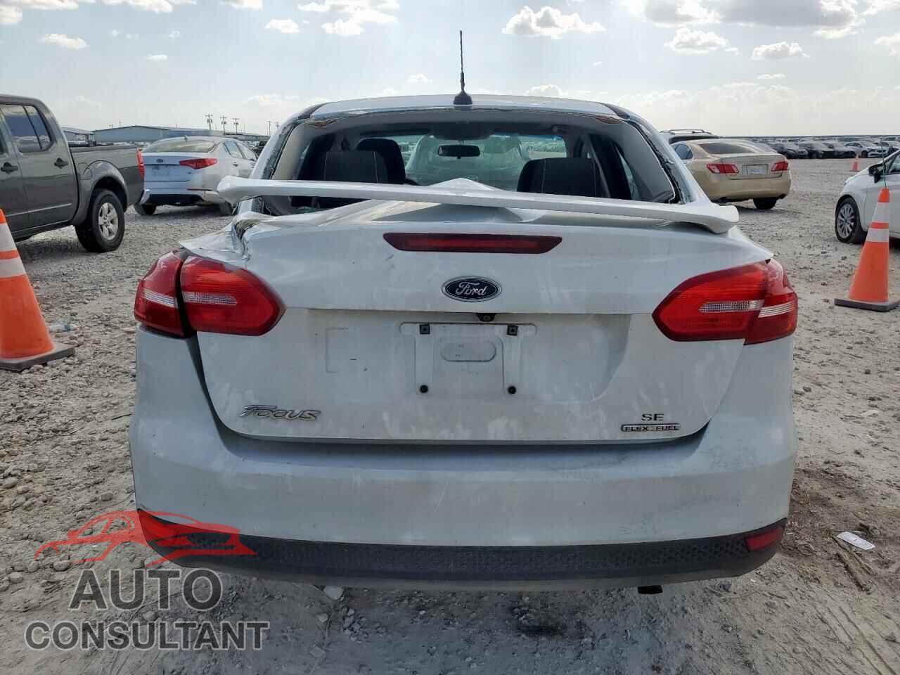 FORD FOCUS 2015 - 1FADP3F22FL249873