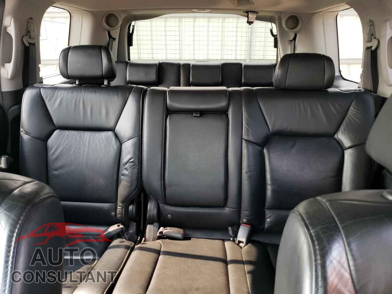 HONDA PILOT 2011 - 5FNYF4H90BB048680