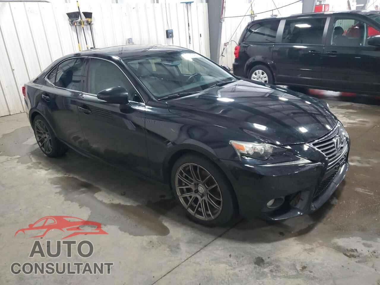 LEXUS IS 2014 - JTHCF1D25E5005135
