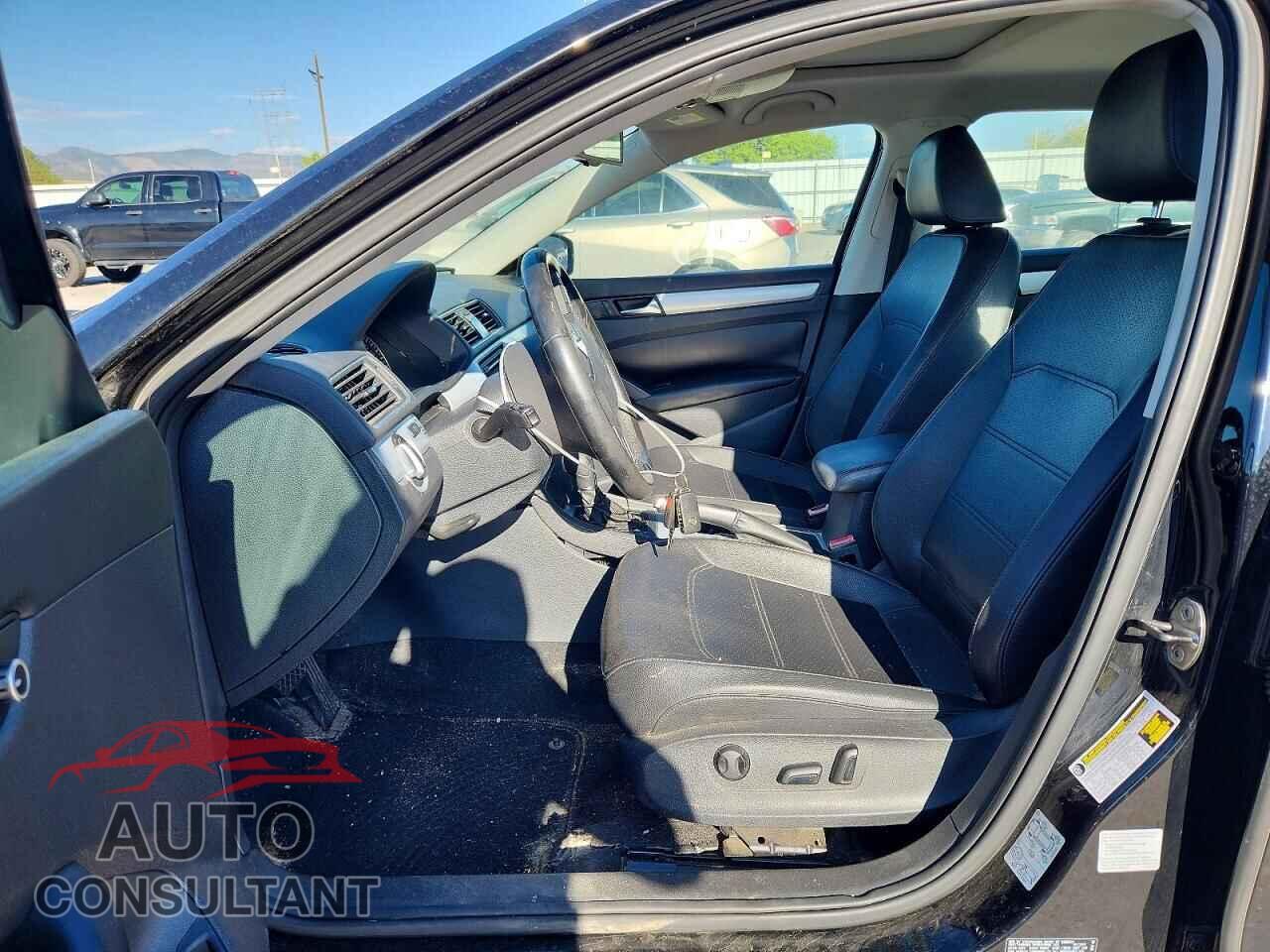 VOLKSWAGEN PASSAT 2013 - 1VWBN7A38DC016931