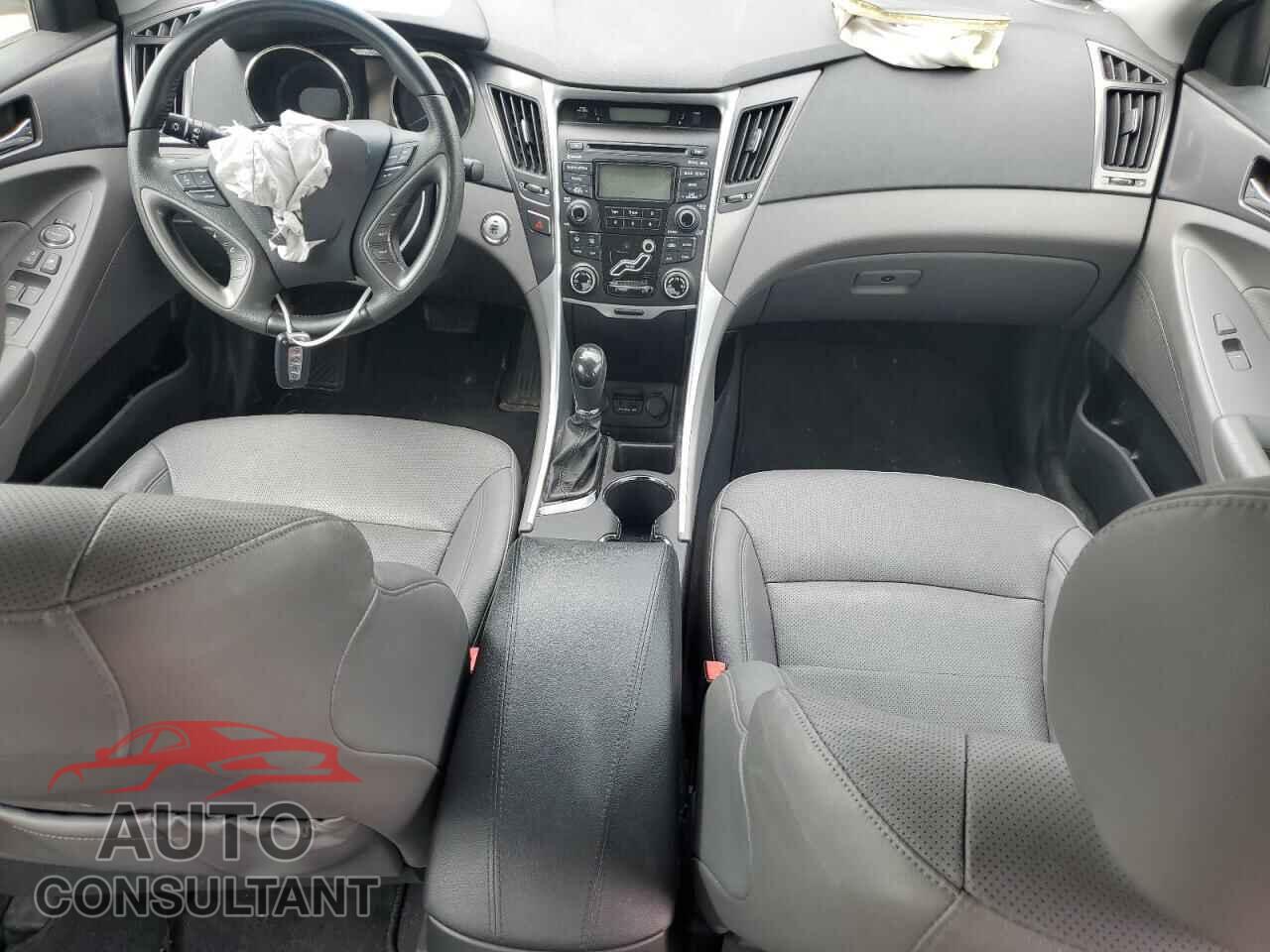 HYUNDAI SONATA 2012 - KMHEC4A45CA028196