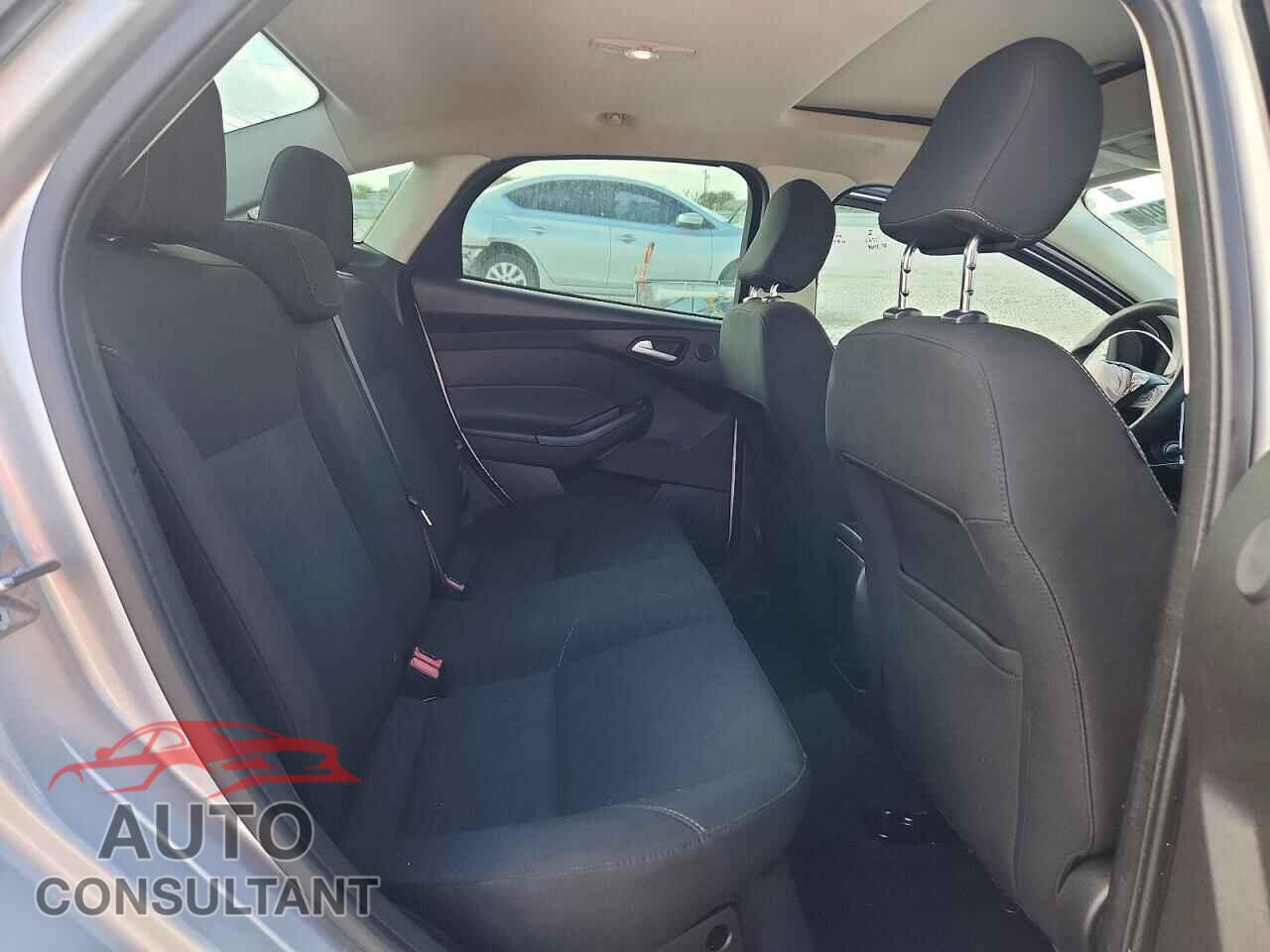 FORD FOCUS 2017 - 1FADP3H21HL237245