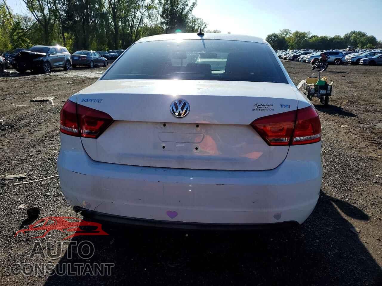 VOLKSWAGEN PASSAT 2014 - 1VWAT7A36EC098029