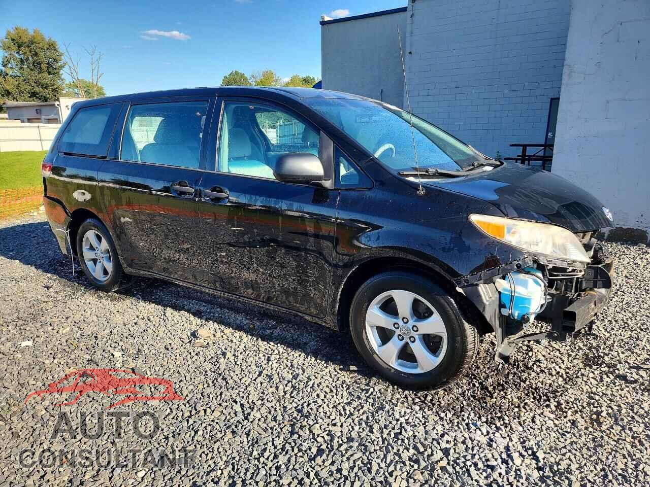 TOYOTA SIENNA 2013 - 5TDZK3DC8DS286576