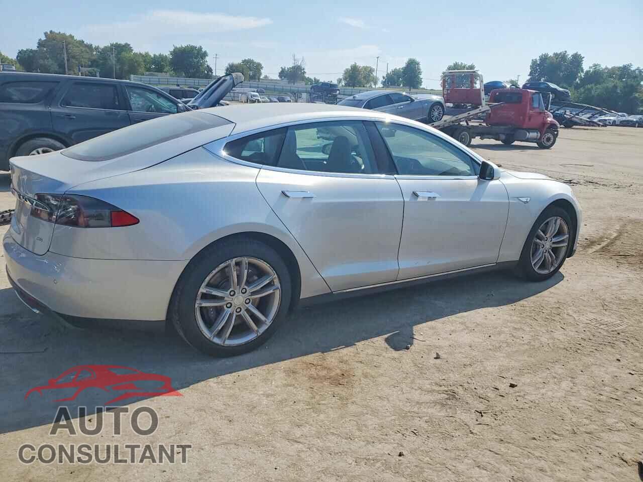 TESLA MODEL S 2014 - 5YJSA1H13EFP53152