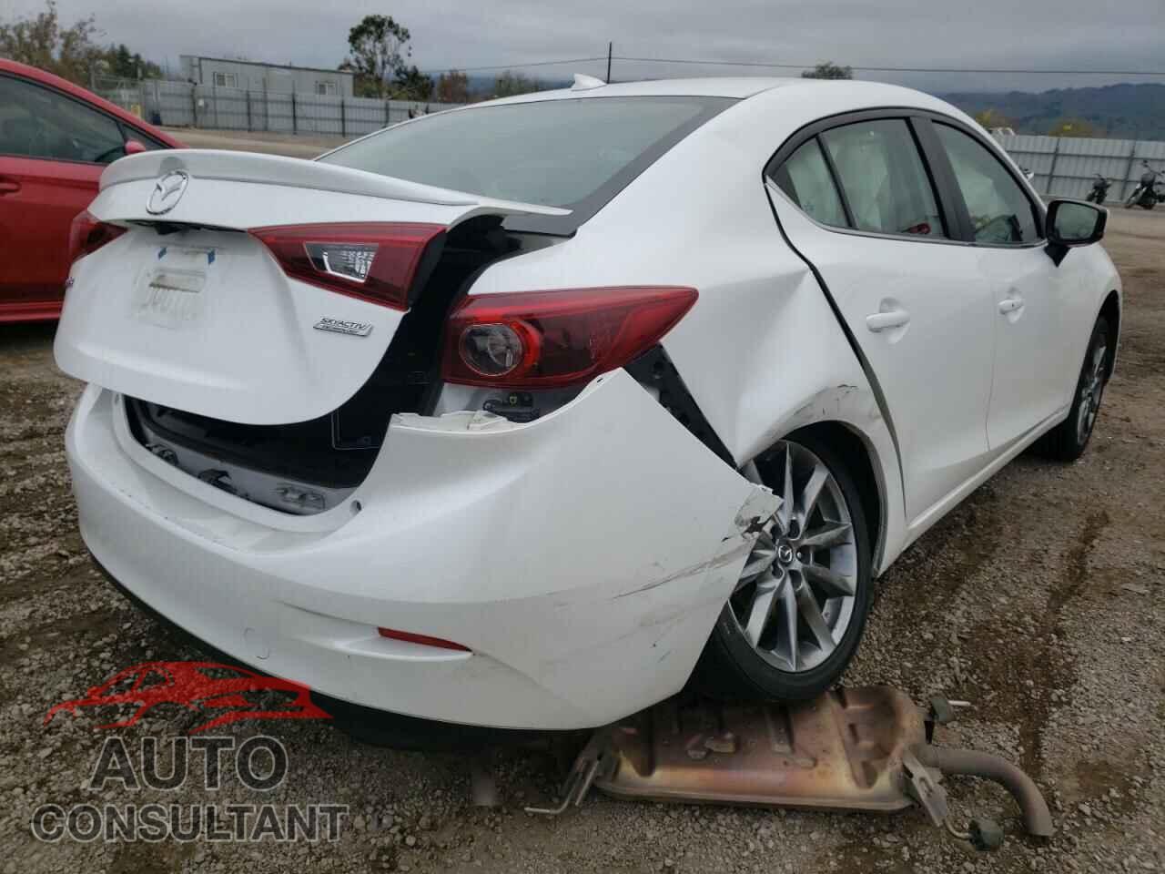 MAZDA 3 2018 - 3MZBN1W39JM219004