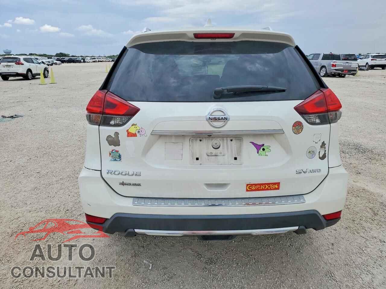 NISSAN ROGUE 2017 - KNMAT2MV5HP599252