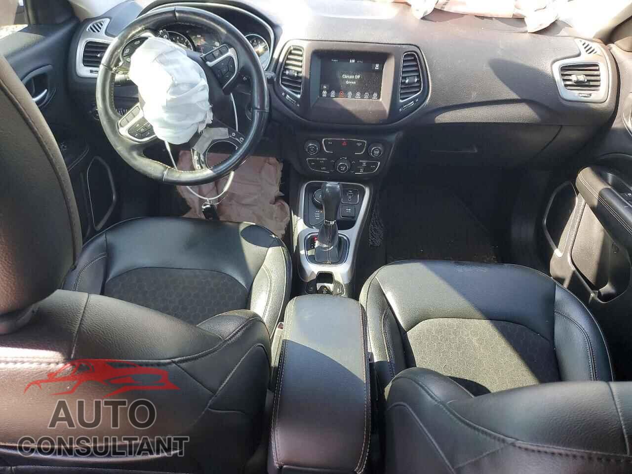 JEEP COMPASS 2018 - 3C4NJDBB1JT200902
