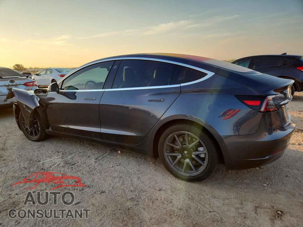 TESLA MODEL 3 2018 - 5YJ3E1EA9JF031580