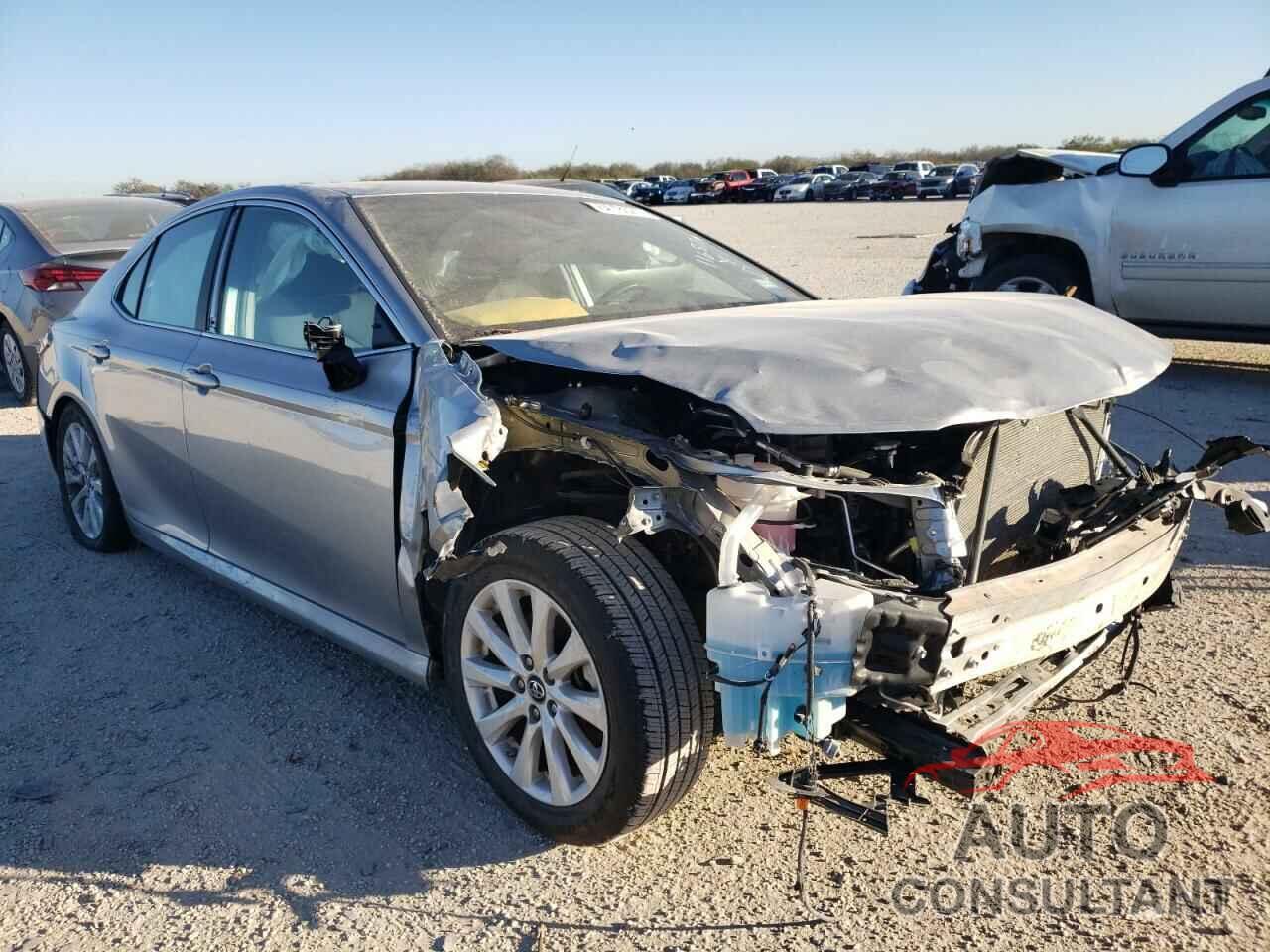 TOYOTA CAMRY 2018 - 4T1B11HK5JU084212