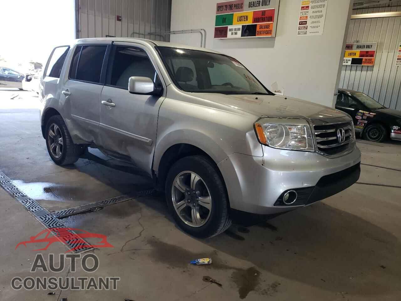 HONDA PILOT 2015 - 5FNYF4H39FB009345