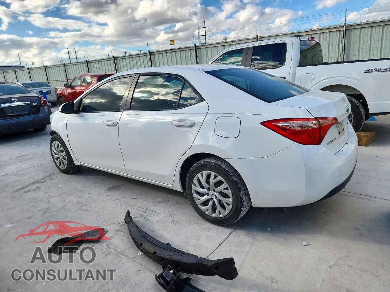 TOYOTA COROLLA 2018 - 5YFBURHE0JP798024