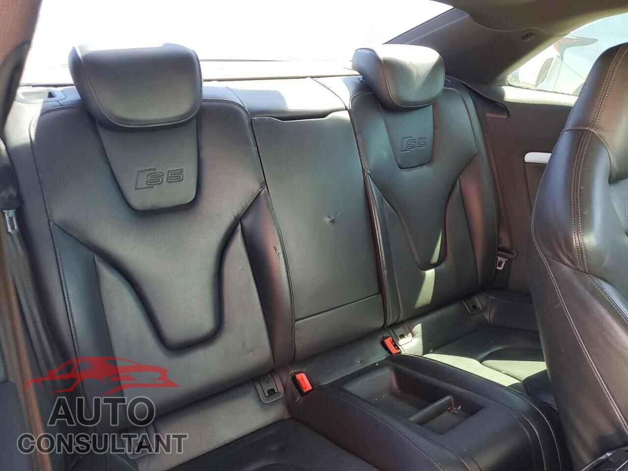 AUDI S5/RS5 2011 - WAUCVAFR2BA048071