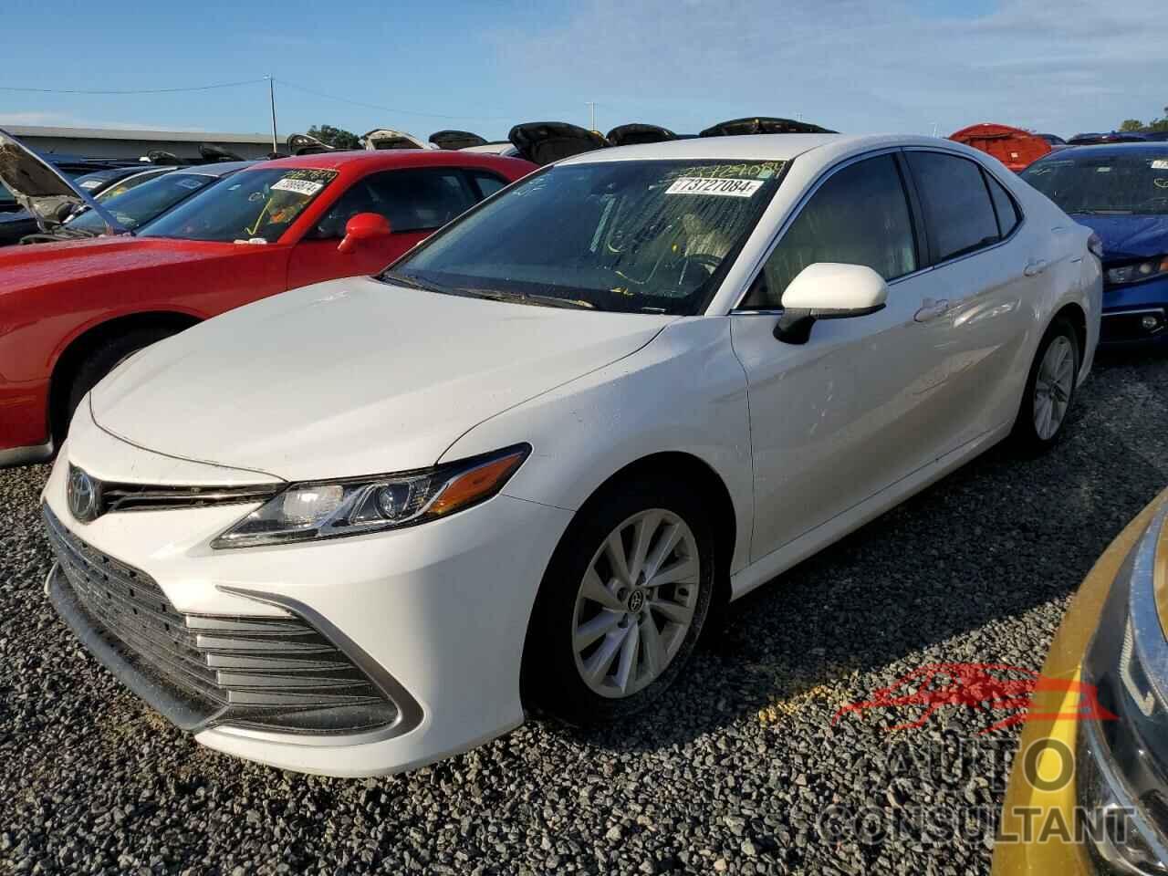 TOYOTA CAMRY 2022 - 4T1C11AK8NU669421