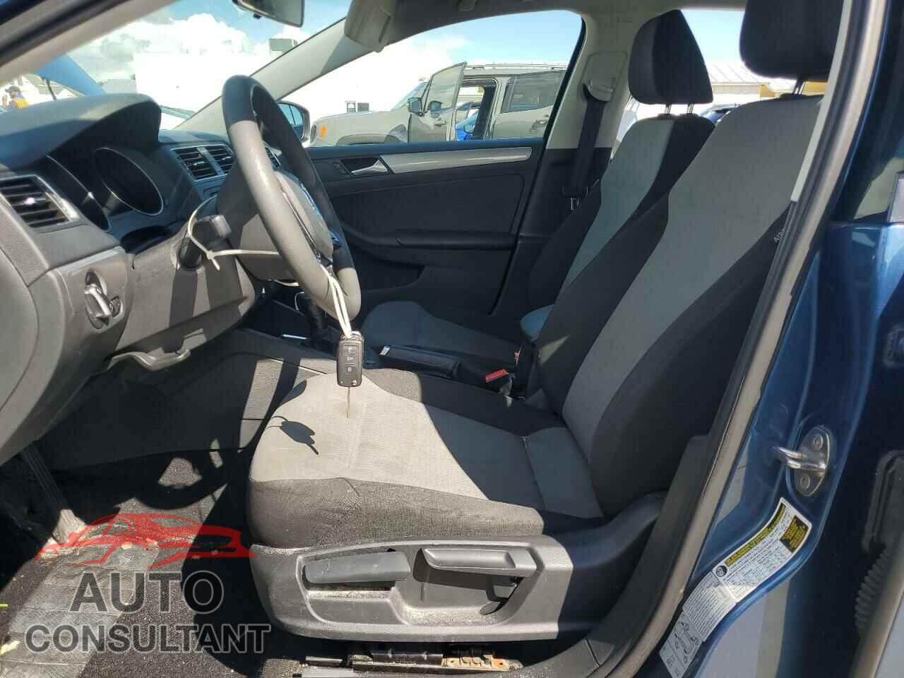 VOLKSWAGEN JETTA 2017 - 3VW2B7AJ2HM404622