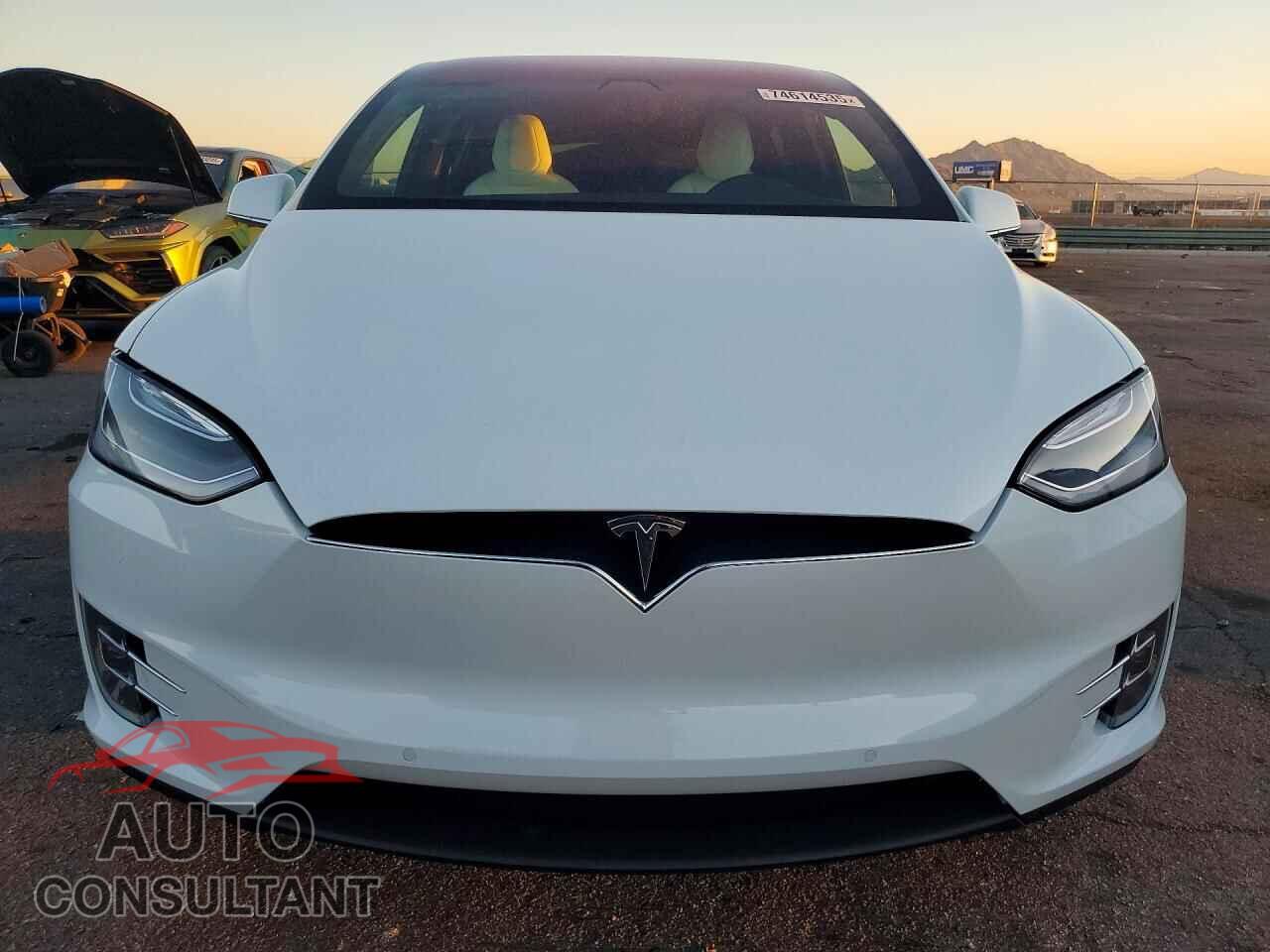 TESLA MODEL X 2017 - 5YJXCBE27HF065100