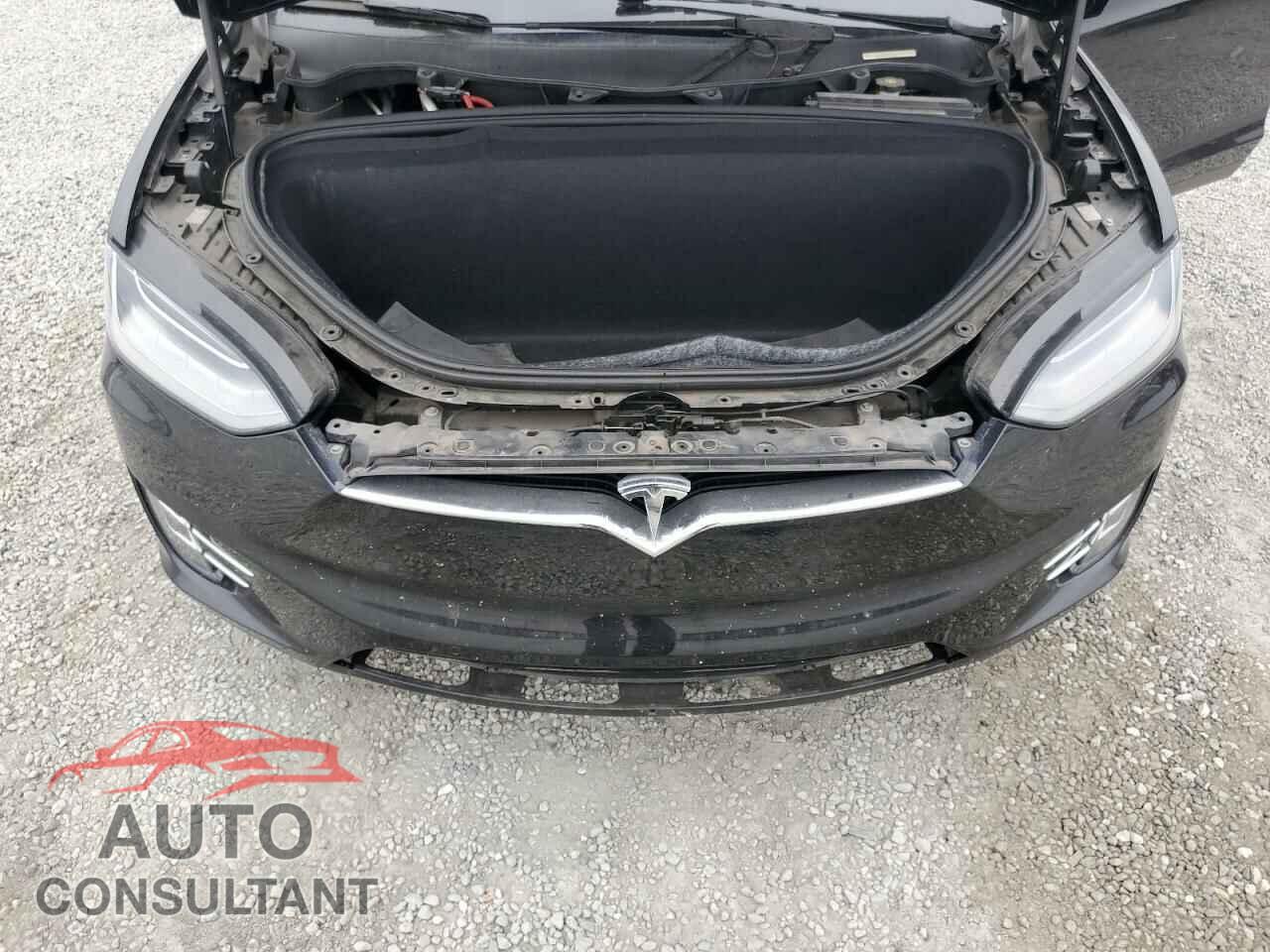 TESLA MODEL X 2018 - 5YJXCBE21JF092671