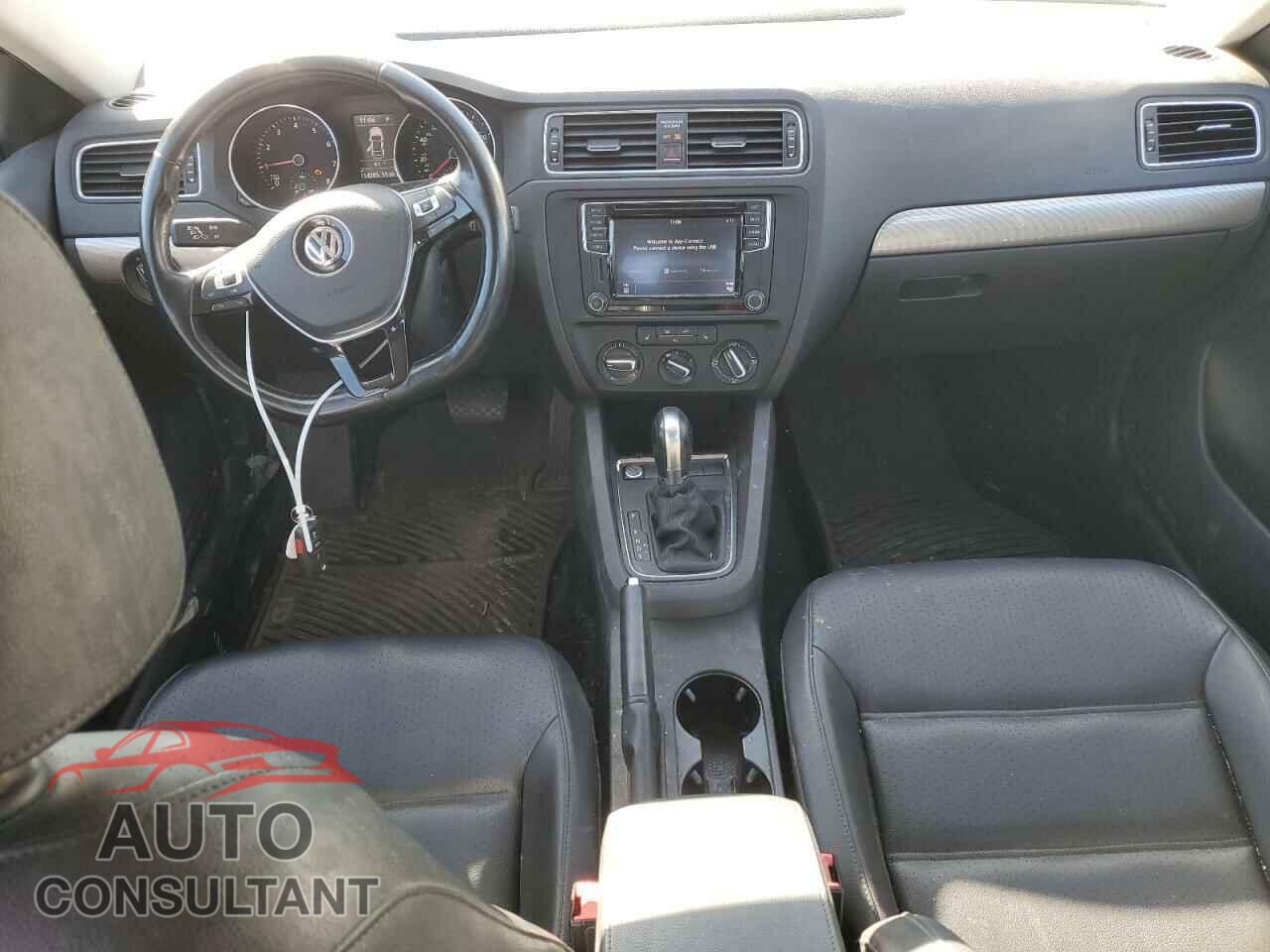 VOLKSWAGEN JETTA 2017 - 3VWDB7AJ4HM323579