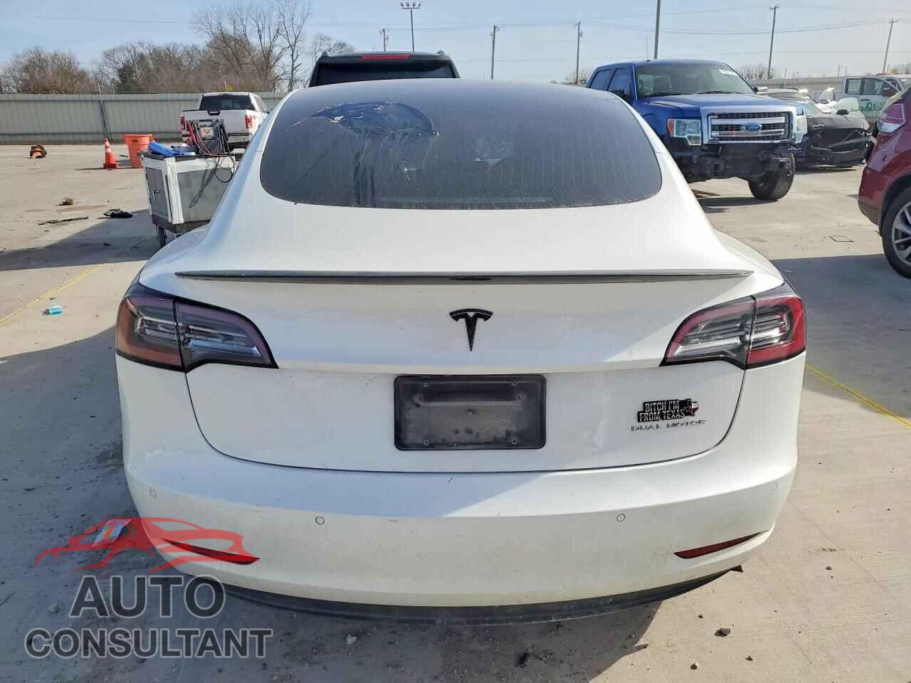 TESLA MODEL 3 2019 - 5YJ3E1EB2KF338177