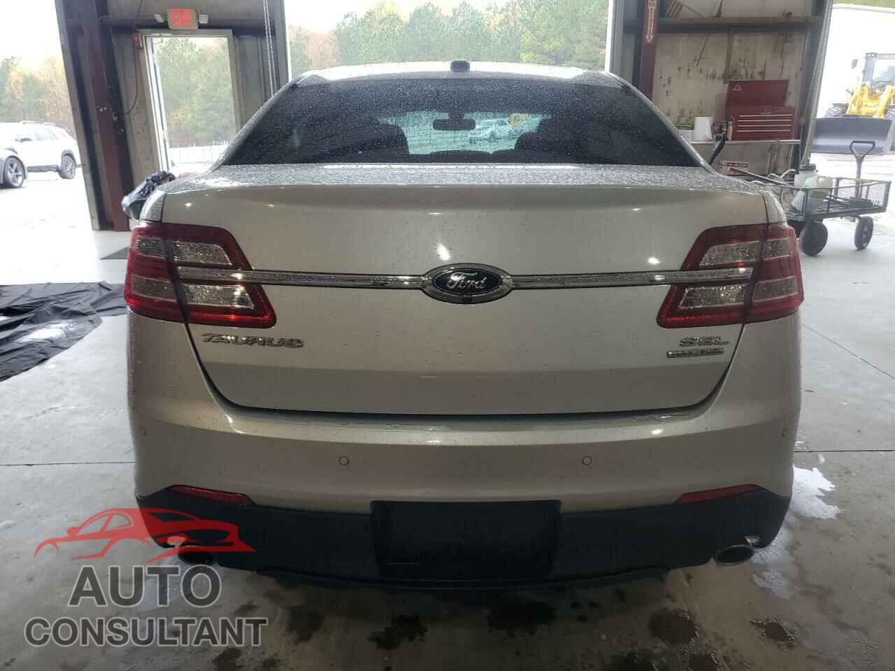 FORD TAURUS 2017 - 1FAHP2E86HG120564