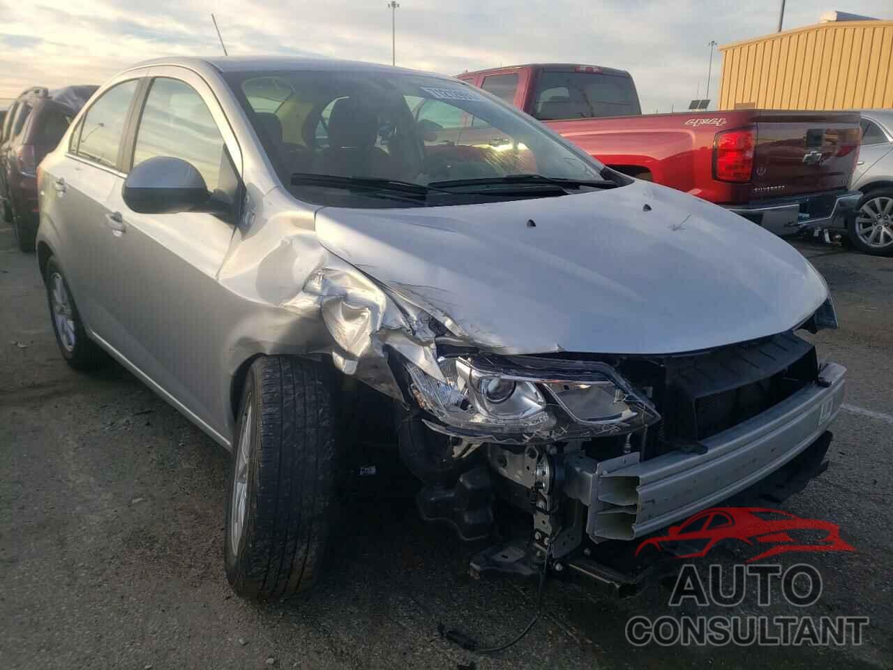 CHEVROLET SONIC 2018 - 1G1JD5SH9J4137577