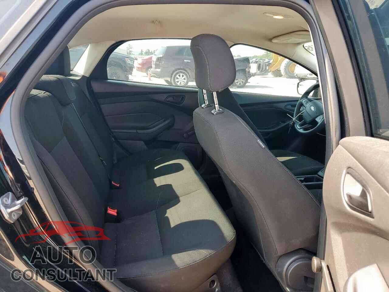 FORD FOCUS 2017 - 1FADP3E25HL244378
