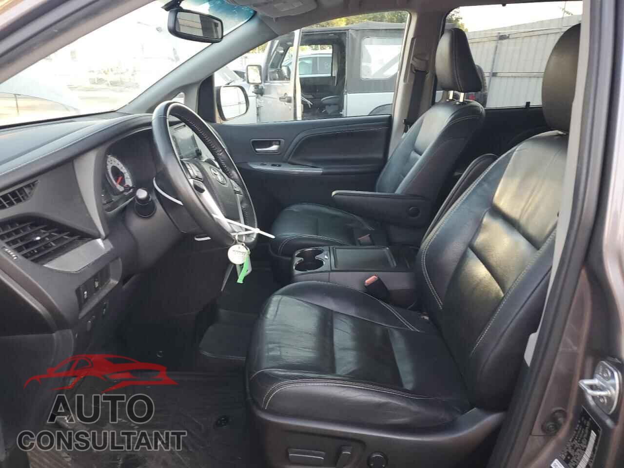 TOYOTA SIENNA 2017 - 5TDXZ3DC5HS820979