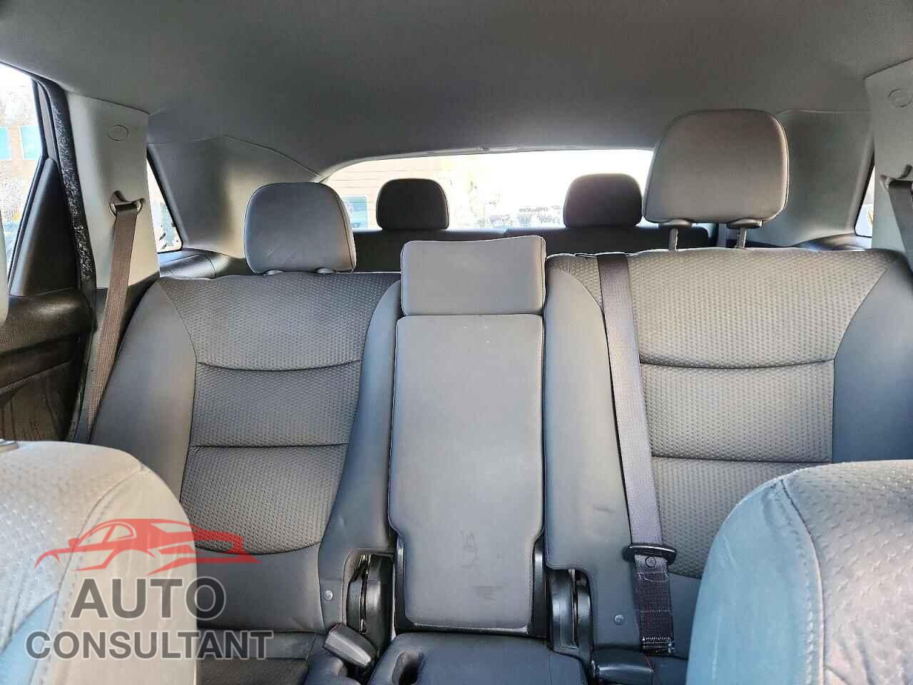 KIA SORENTO 2013 - 5XYKTDA62DG357156