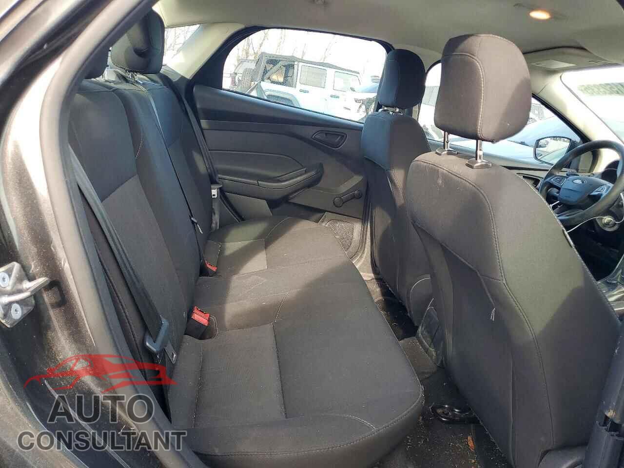 FORD FOCUS 2017 - 1FADP3E26HL317578