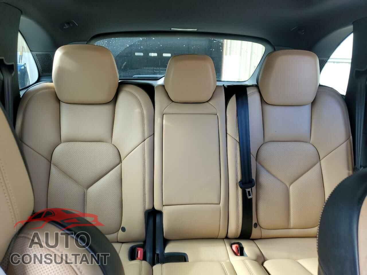 PORSCHE CAYENNE 2016 - WP1AB2A25GLA93213