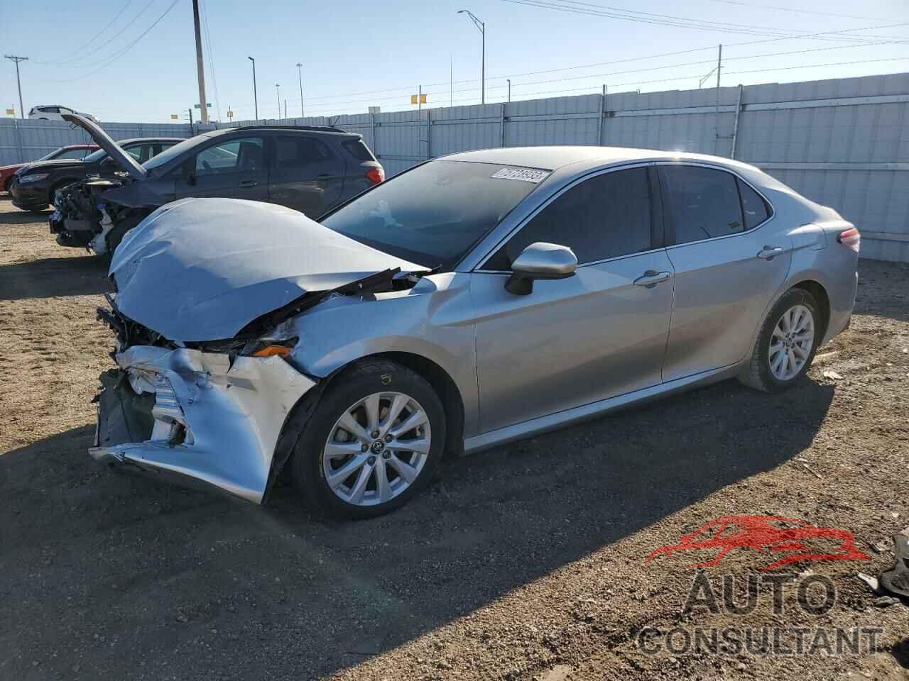 TOYOTA CAMRY 2018 - 4T1B11HK8JU099657