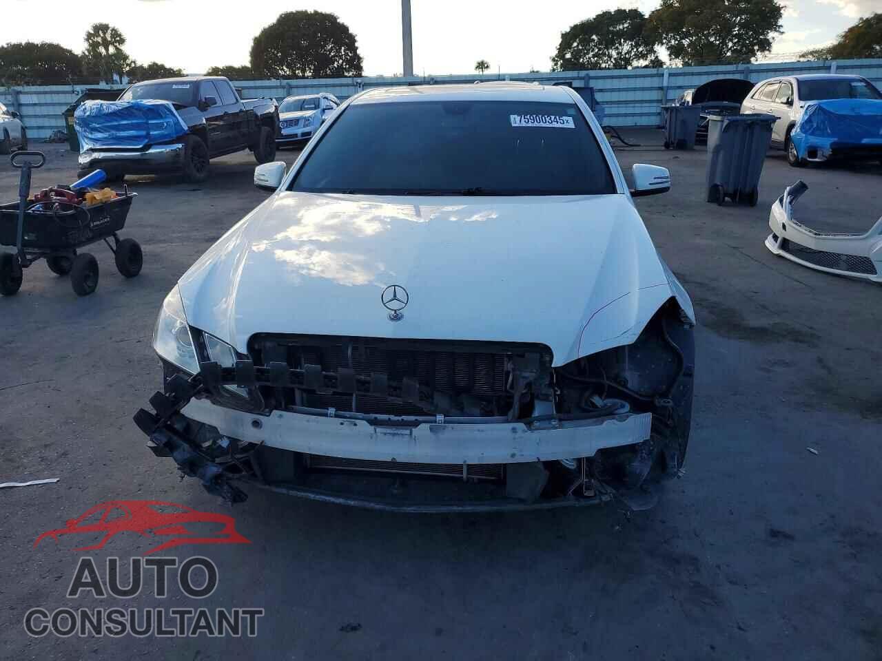 MERCEDES-BENZ E-CLASS 2012 - WDDHF5KB1CA585740